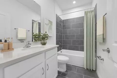 Bath - 6098 River Farm Ave, Saint Cloud, FL 34771 photo 3 of 4