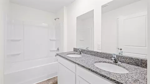 Bath - 8310 Seaside Dr, Hixson, TN 37363 photo 4 of 4