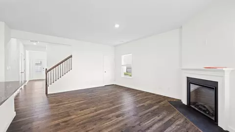 Living - 8310 Seaside Dr, Hixson, TN 37363 photo 2 of 3