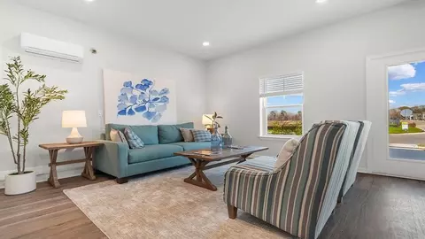 Living - 3000 Royal Bluff Ln, Florence, SC 29505 photo 3 of 5