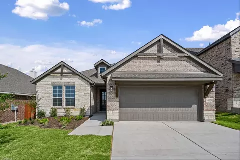 10004 Birchpoint Dr, Fort Worth, TX 76108