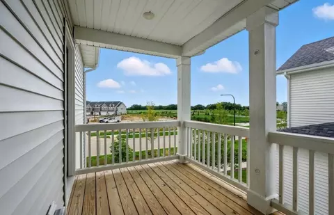Exterior - 5852 Hawkweed Dr, Naperville, IL 60564 photo 6 of 12