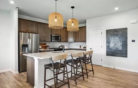 Kitchen - 5852 Hawkweed Dr, Naperville, IL 60564 photo 2 of 5