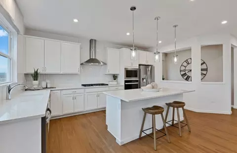 Kitchen - 5852 Hawkweed Dr, Naperville, IL 60564 photo 3 of 5