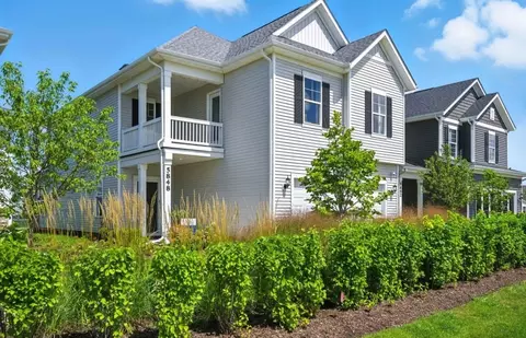 Exterior - 5852 Hawkweed Dr, Naperville, IL 60564 photo 5 of 12