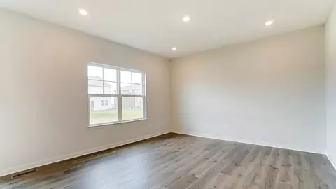 Living - 1797 Jacko Ln, Circleville, OH 43113 photo 2 of 4
