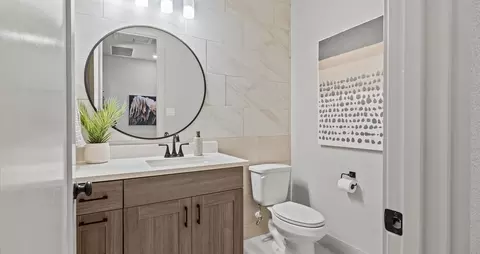 Bath - 924 Cherrystone Loop, Buda, TX 78610 photo 1 of 3