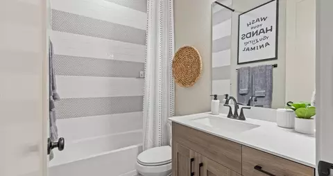 Bath - 924 Cherrystone Loop, Buda, TX 78610 photo 3 of 3