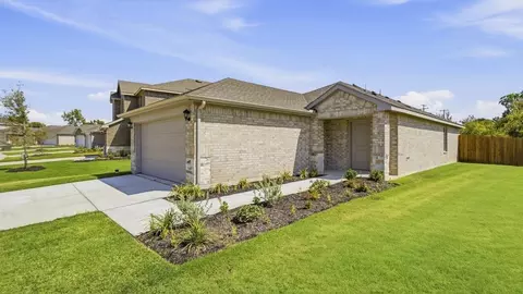 Exterior - 1909 Glory Dr, Bonham, TX 75418 photo 1 of 2