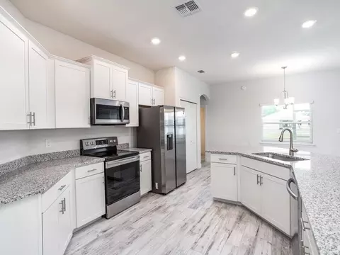 Kitchen - 5386 Duxford Cir, Saint Cloud, FL 34771 photo 1 of 7