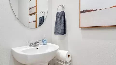 Bath - 3549 SW Mawrcrest Ave, Gresham, OR 97080 photo 1 of 5