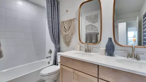 Bath - 201 Verdin Ave, Kyle, TX 78640 photo 6 of 8
