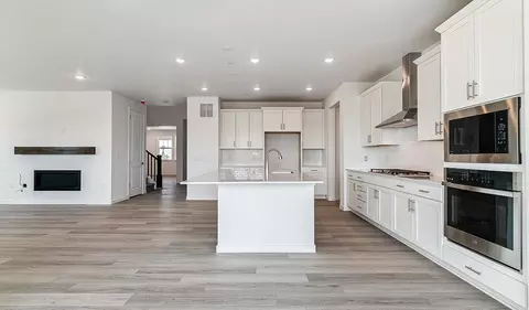 Kitchen - 25254 E Warren Pl, Aurora, CO 80018 photo 2 of 4