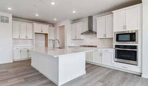 Kitchen - 25254 E Warren Pl, Aurora, CO 80018 photo 3 of 4