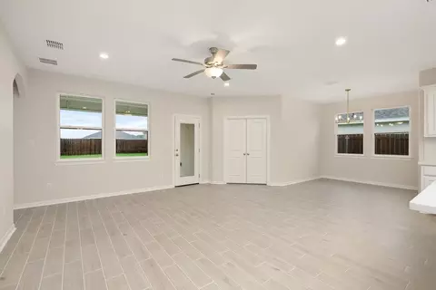 Living - 6508 Anaqua Loop, Mcallen, TX 78504 photo 2 of 8