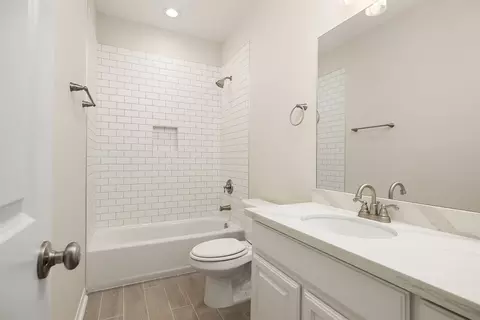 Bath - 6508 Anaqua Loop, Mcallen, TX 78504 photo 2 of 6