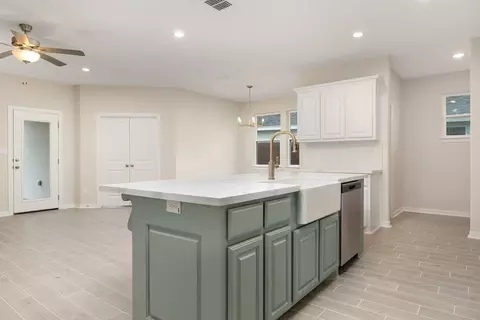 Kitchen - 6508 Anaqua Loop, Mcallen, TX 78504 photo 4 of 16