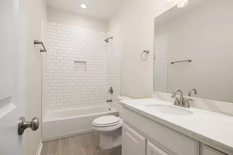 Bath - 6508 Anaqua Loop, Mcallen, TX 78504 photo 2 of 6