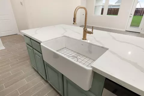 Kitchen - 6508 Anaqua Loop, Mcallen, TX 78504 photo 9 of 16