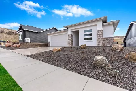 Exterior - 6612 N Good Dr, Eagle, ID 83714 photo 5 of 7