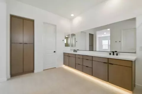 Bath - 10435 E Unity Ave, Mesa, AZ 85212 photo 1 of 1