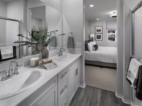 Bath - 4754 Merida Way, Oceanside, CA 92057 photo 2 of 5