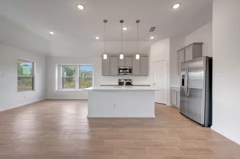 132 Greeley Dr, Floresville, TX 78114