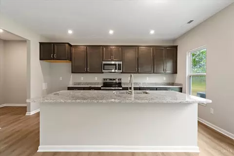 Kitchen - 7863 Horizon Bnd, Morrow, OH 45152 photo 2 of 11