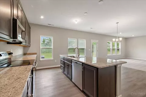 Kitchen - 7863 Horizon Bnd, Morrow, OH 45152 photo 4 of 11