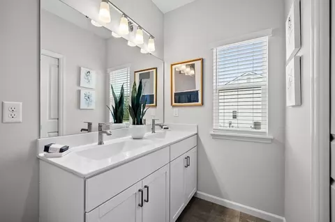 Bath - 10245 Spokane Dr, Affton, MO 63123 photo 4 of 13
