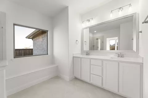 Bath - 601 Trinity St, Van Alstyne, TX 75495 photo 4 of 6