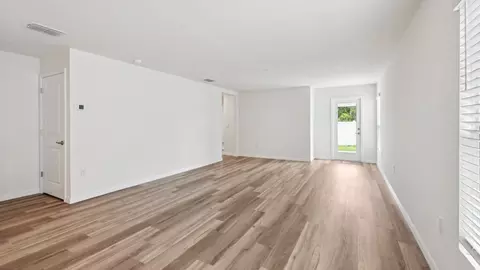 Living - 4428 SW 69th St, Ocala, FL 34474 photo 2 of 3