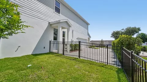 Exterior - 619 Silver Stream Ct, Brandon, FL 33511 photo 2 of 12