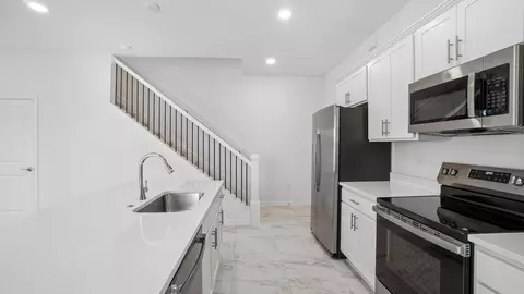 Entry Way - 619 Silver Stream Ct, Brandon, FL 33511 photo 2 of 4