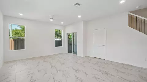 Living - 619 Silver Stream Ct, Brandon, FL 33511 photo 2 of 6