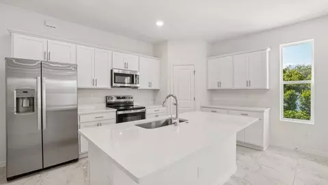 Kitchen - 619 Silver Stream Ct, Brandon, FL 33511 photo 2 of 4