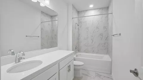 Bath - 619 Silver Stream Ct, Brandon, FL 33511 photo 3 of 4