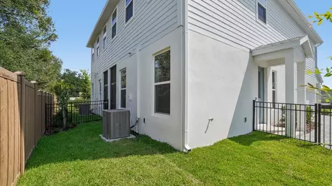 Exterior - 619 Silver Stream Ct, Brandon, FL 33511 photo 3 of 12