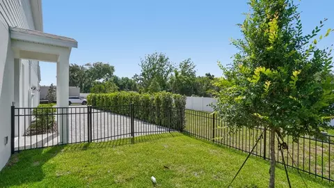 Exterior - 619 Silver Stream Ct, Brandon, FL 33511 photo 5 of 12