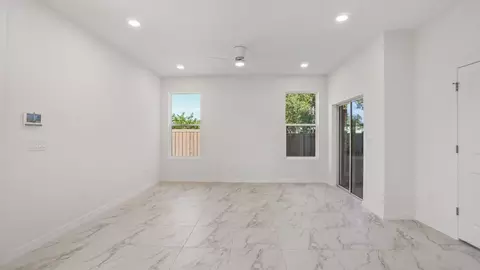 Living - 619 Silver Stream Ct, Brandon, FL 33511 photo 4 of 6