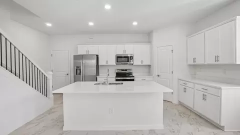 Kitchen - 619 Silver Stream Ct, Brandon, FL 33511 photo 3 of 4