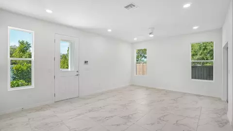 Living - 619 Silver Stream Ct, Brandon, FL 33511 photo 3 of 6