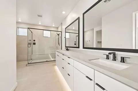 Bath - 10447 E Unity Ave, Mesa, AZ 85212 photo 2 of 3
