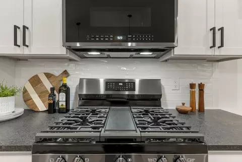 Kitchen - 3331 N Rangeline Rd, Webb City, MO 64870 photo 4 of 5