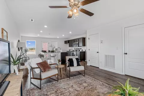 Entry Way - 3331 N Rangeline Rd, Webb City, MO 64870 photo 2 of 5