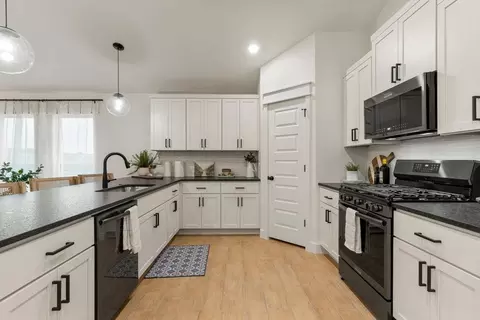 Kitchen - 3331 N Rangeline Rd, Webb City, MO 64870 photo 3 of 5