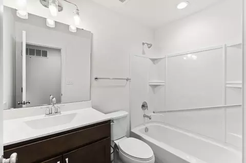 Bath - 1146 Bloomfield Dr, Eureka, MO 63025 photo 3 of 3