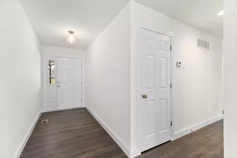 Entry Way - 1146 Bloomfield Dr, Eureka, MO 63025 photo 1 of 3