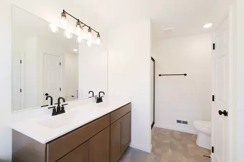Bath - 1146 Bloomfield Dr, Eureka, MO 63025 photo 1 of 3