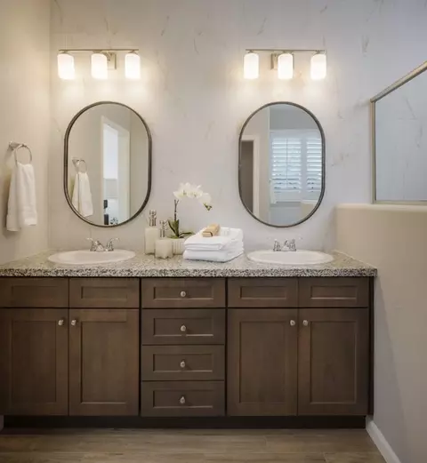 Bath - 1816 Brehler Ave, Sanger, CA 93657 photo 2 of 7